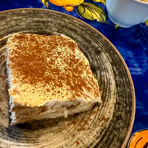 Hjemmelaget tiramisù med kakao servert hos Marcello Pizzeria i Randaberg